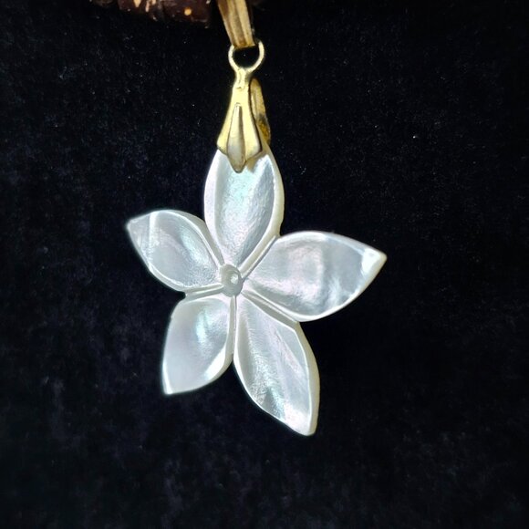 Mother of Pearl Flower Pendant Necklace | Coconut Shell Beads | Tropical Boho - Picture 1 of 2